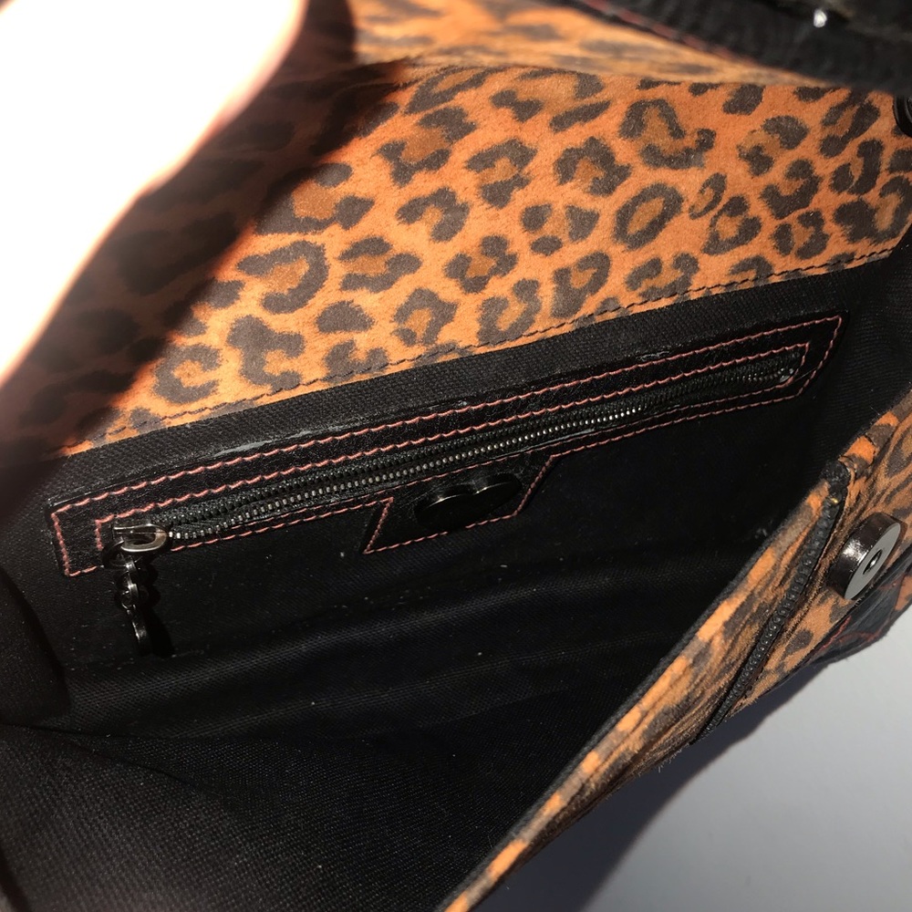 Leopard Print Shoulder Bag with Black Accents - Picture 7 of 8